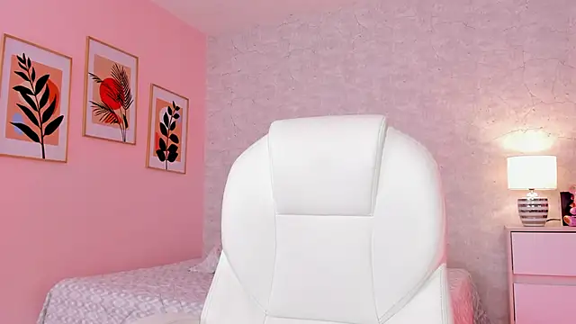 DahianaWalcott online show from March 13, 7:39 pm