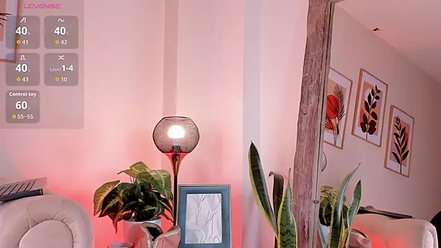 DahianaWalcott online show from September 18, 4:53 pm