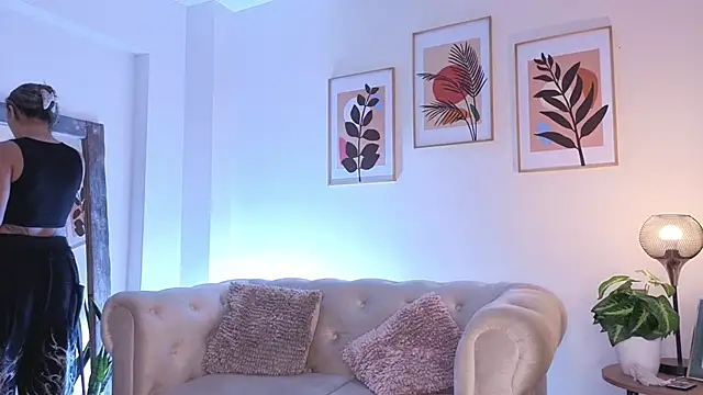 DahianaWalcott online show from February 16, 5:31 pm