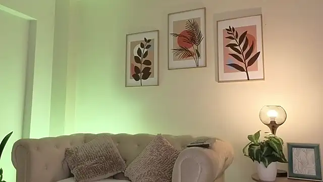 DahianaWalcott online show from March 9, 7:29 pm