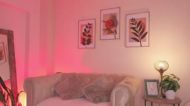 DahianaWalcott online show from April 16, 5:25 pm