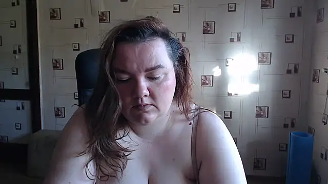 Snapshot of TasyaBigTTs chatting on June 22, 3:36 am TasyaBigTTs online show from June 22, 3:36 am