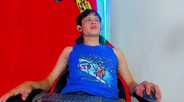 Snapshot of LilOwen_ chatting on March 5, 4:34 am LilOwen online show from March 5, 4:34 am