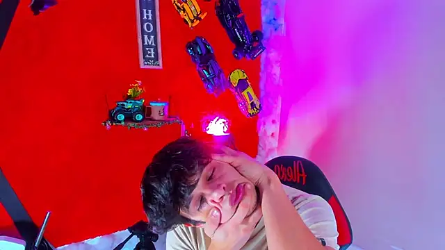 LilOwen  online show from November 10, 7:24 pm