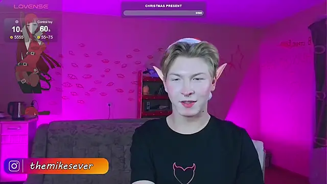 Snapshot of TheMikeSever chatting on December 7, 10:39 pm TheMikeSever online show from December 7, 10:39 pm