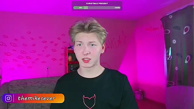 Snapshot of TheMikeSever chatting on December 8, 3:21 am TheMikeSever online show from December 8, 3:21 am