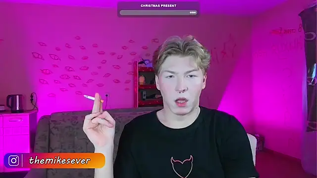 Snapshot of TheMikeSever chatting on December 14, 3:07 am TheMikeSever online show from December 14, 3:07 am