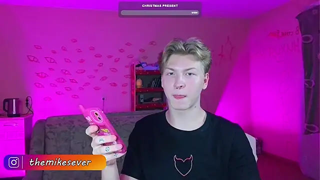 Snapshot of TheMikeSever chatting on December 14, 10:34 am TheMikeSever online show from December 14, 10:34 am