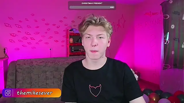 Snapshot of TheMikeSever chatting on December 15, 4:18 am TheMikeSever online show from December 15, 4:18 am