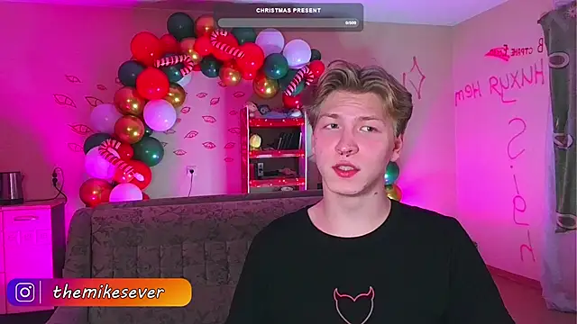 Snapshot of TheMikeSever chatting on December 15, 7:10 pm TheMikeSever online show from December 15, 7:10 pm