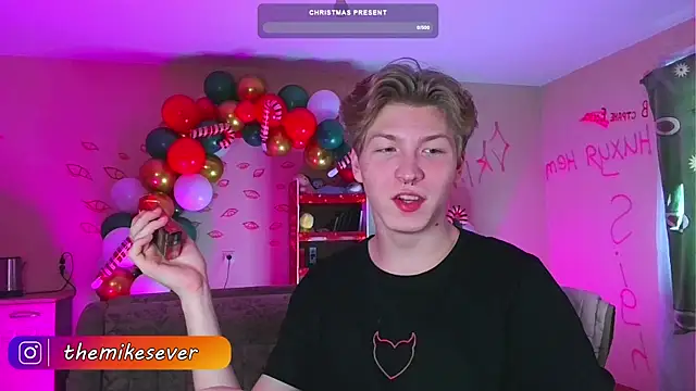 Snapshot of TheMikeSever chatting on December 16, 7:15 am TheMikeSever online show from December 16, 7:15 am