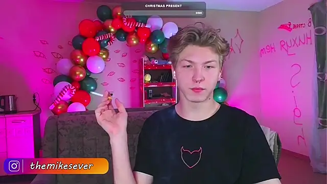 Snapshot of TheMikeSever chatting on December 18, 2:10 am TheMikeSever online show from December 18, 2:10 am