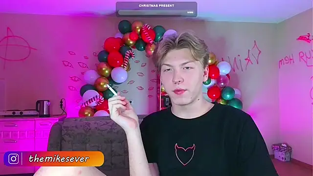 Snapshot of TheMikeSever chatting on December 21, 5:40 pm TheMikeSever online show from December 21, 5:40 pm