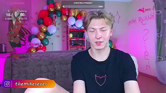 Snapshot of TheMikeSever chatting on December 22, 11:31 pm TheMikeSever online show from December 22, 11:31 pm