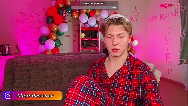 Snapshot of TheMikeSever chatting on December 24, 9:22 pm TheMikeSever online show from December 24, 9:22 pm