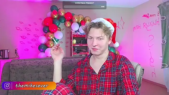 Snapshot of TheMikeSever chatting on December 25, 5:37 pm TheMikeSever online show from December 25, 5:37 pm