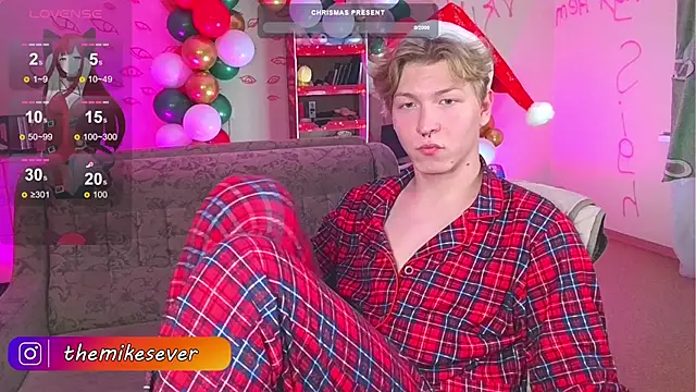 Snapshot of TheMikeSever chatting on December 25, 8:39 pm TheMikeSever online show from December 25, 8:39 pm