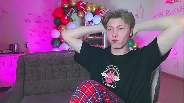 Snapshot of TheMikeSever chatting on December 26, 9:15 pm TheMikeSever online show from December 26, 9:15 pm