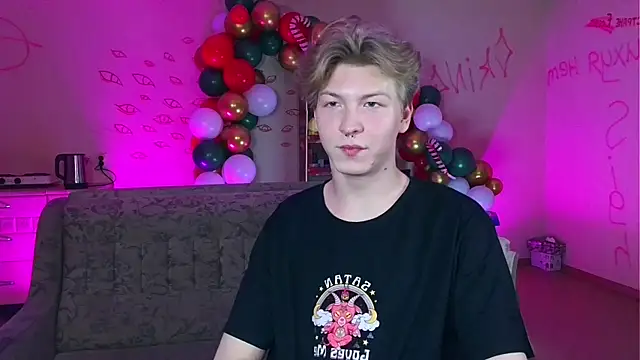 Snapshot of TheMikeSever chatting on December 27, 9:00 pm TheMikeSever online show from December 27, 9:00 pm