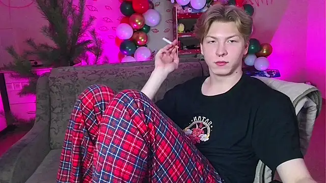 Snapshot of TheMikeSever chatting on December 28, 8:47 pm TheMikeSever online show from December 28, 8:47 pm