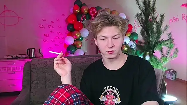 Snapshot of TheMikeSever chatting on December 29, 6:38 pm TheMikeSever online show from December 29, 6:38 pm