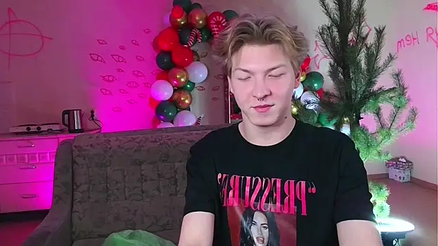 Snapshot of TheMikeSever chatting on December 29, 10:03 pm TheMikeSever online show from December 29, 10:03 pm