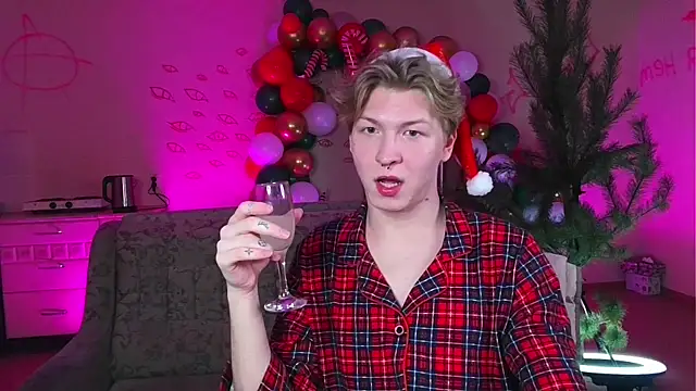 Snapshot of TheMikeSever chatting on December 31, 5:18 pm TheMikeSever online show from December 31, 5:18 pm