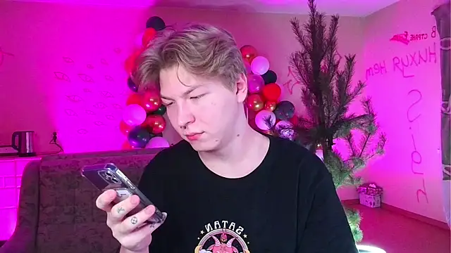 Snapshot of TheMikeSever chatting on January 2, 5:50 pm TheMikeSever online show from January 2, 5:50 pm