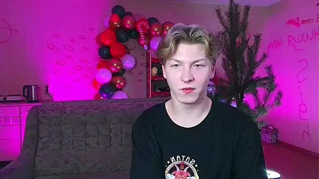 Snapshot of TheMikeSever chatting on January 4, 4:54 pm TheMikeSever online show from January 4, 4:54 pm