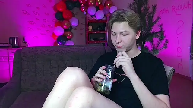 Snapshot of TheMikeSever chatting on January 4, 7:55 pm TheMikeSever online show from January 4, 7:55 pm