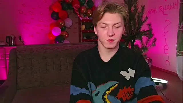 Snapshot of TheMikeSever chatting on January 5, 6:02 pm TheMikeSever online show from January 5, 6:02 pm