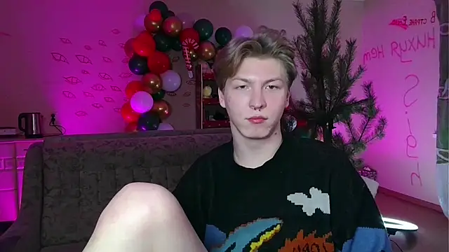 Snapshot of TheMikeSever chatting on January 5, 9:03 pm TheMikeSever online show from January 5, 9:03 pm