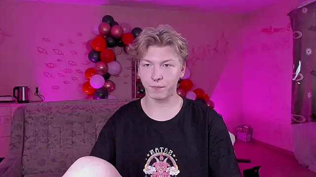 Snapshot of TheMikeSever chatting on January 10, 9:02 am TheMikeSever online show from January 10, 9:02 am