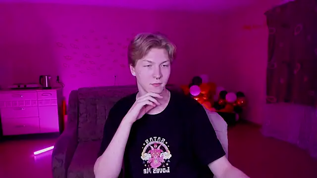 Snapshot of TheMikeSever chatting on January 20, 9:01 pm TheMikeSever online show from January 20, 9:01 pm