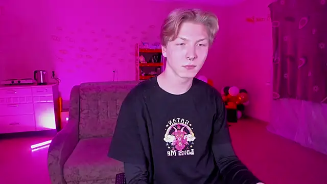 Snapshot of TheMikeSever chatting on January 24, 10:51 pm TheMikeSever online show from January 24, 10:51 pm