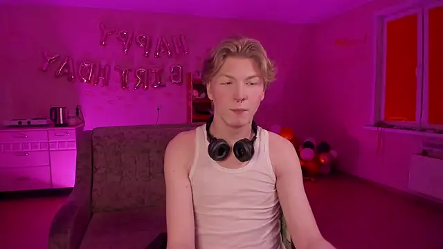 Snapshot of TheMikeSever chatting on February 18, 12:37 am TheMikeSever online show from February 18, 12:37 am