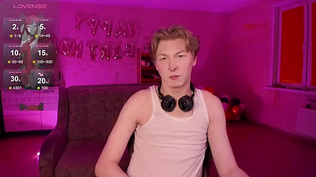 Snapshot of TheMikeSever chatting on February 18, 8:03 pm TheMikeSever online show from February 18, 8:03 pm