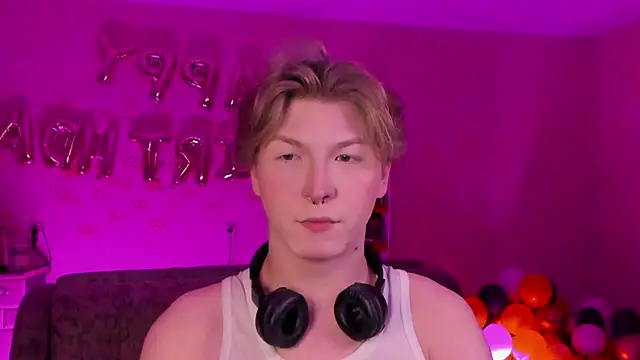 Snapshot of TheMikeSever chatting on February 19, 4:55 pm TheMikeSever online show from February 19, 4:55 pm