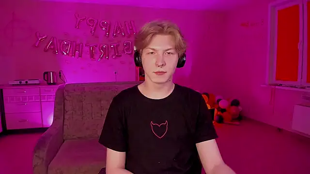 Snapshot of TheMikeSever chatting on March 15, 7:48 pm TheMikeSever online show from March 15, 7:48 pm