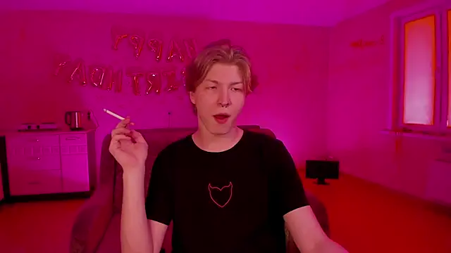 Snapshot of TheMikeSever chatting on March 17, 8:29 am TheMikeSever online show from March 17, 8:29 am