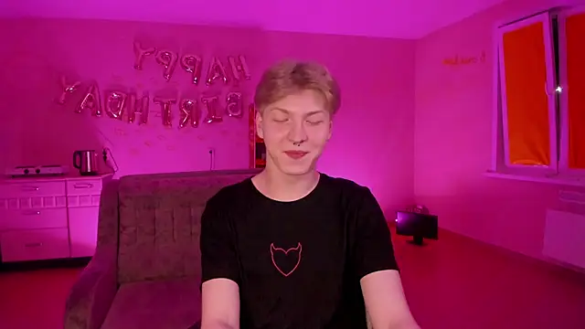 Snapshot of TheMikeSever chatting on March 18, 2:26 pm TheMikeSever online show from March 18, 2:26 pm