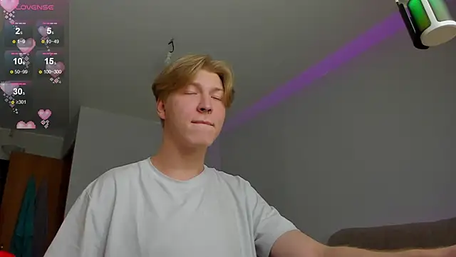 Snapshot of TheMikeSever chatting on November 29, 8:39 am TheMikeSever online show from November 29, 8:39 am