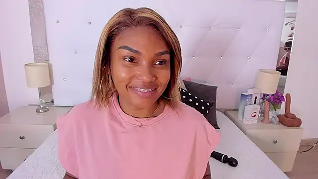 Isla Scott online show from February 4, 11:27 am