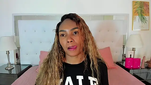 Snapshot of Isla_Scott chatting on May 21, 11:39 am Isla Scott online show from May 21, 11:39 am