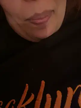 Snapshot of Samarr_9and chatting on December 13, 11:02 am Samarr 9and online show from December 13, 11:02 am