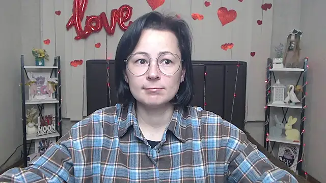 Snapshot of MarieSho chatting on April 28, 6:07 am MarieSho online show from April 28, 6:07 am