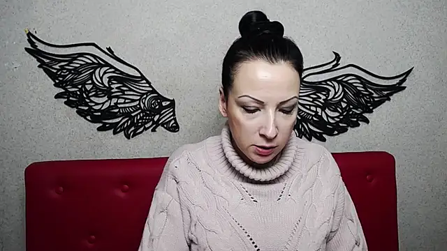 Snapshot of ElizabethSho chatting on February 10, 9:15 pm ElizabethSho online show from February 10, 9:15 pm