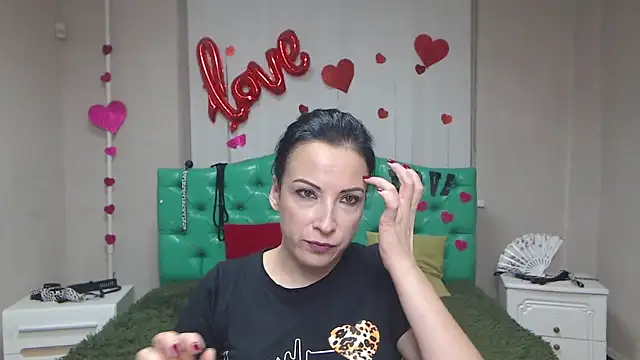 Snapshot of ElizabethSho chatting on September 9, 5:12 pm ElizabethSho online show from September 9, 5:12 pm