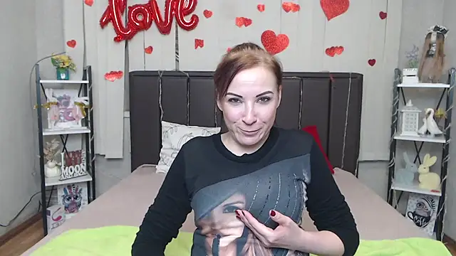 ElizabethSho online show from April 7, 5:13 pm