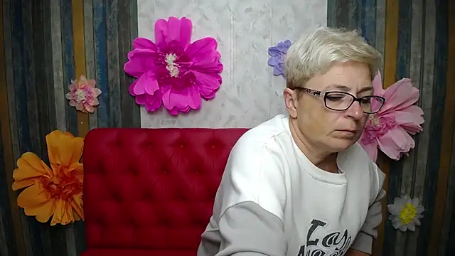 Snapshot of EmiliaGree chatting on September 13, 5:02 pm EmiliaGree online show from September 13, 5:02 pm